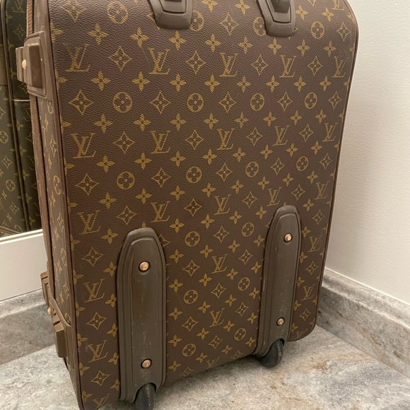 Authentic Louis Vuitton suitcase - Picture 3 of 16
